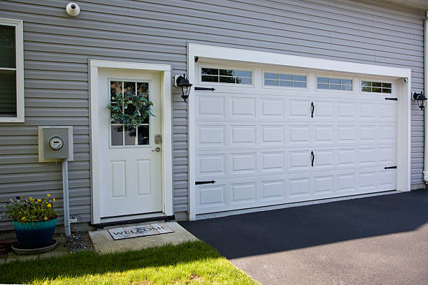 24/7 Emergency Garage Door Roller Replacement experts in Stowell, TX